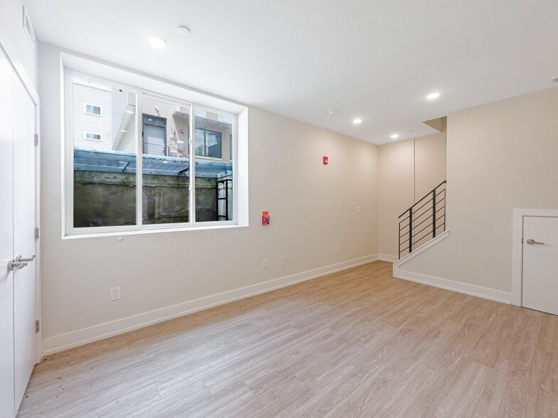 Building Photo - 2155 N Darien St
