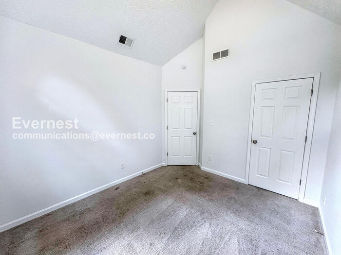 Building Photo - 229 Pebble Creek Dr