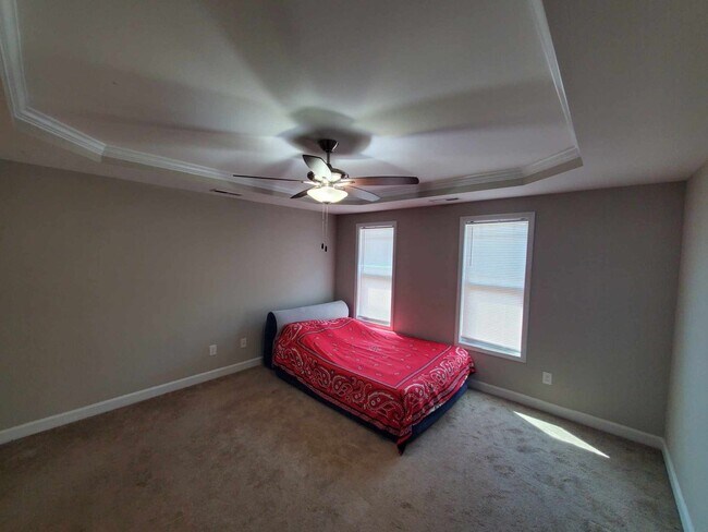 Building Photo - 4 bedroom available for move in August 1st...