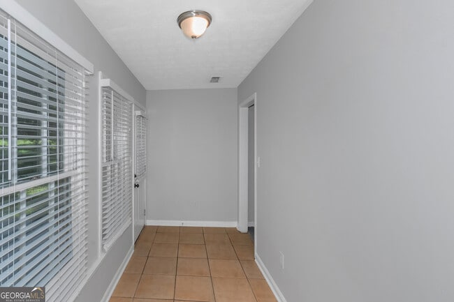 Building Photo - 213 Robin Ln