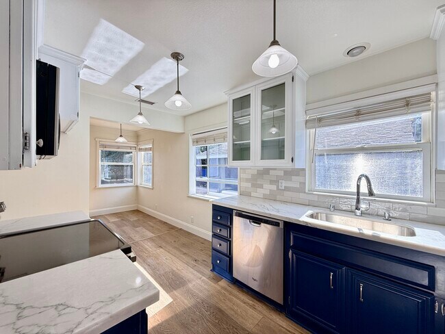 Building Photo - 4832 Maureen Ln