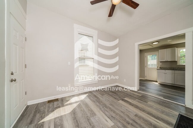 Building Photo - 1604 E Oak St