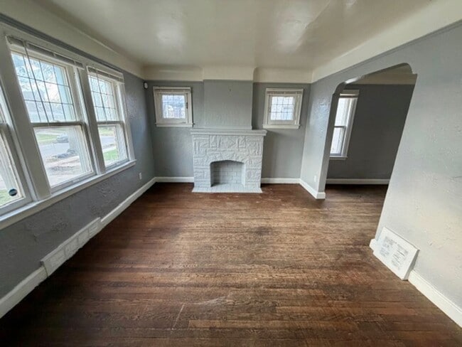 Building Photo - SECTION 8 ONLY For Lease 3 bed 1 bath