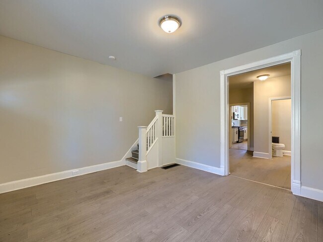 Building Photo - 4 Bedroom Home
