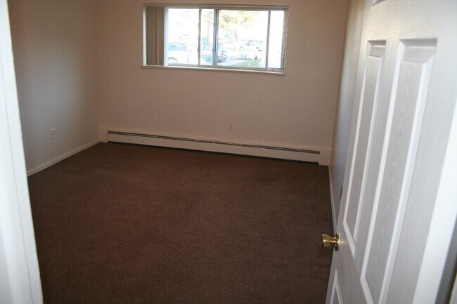 Building Photo - 2525 S Sheridan Blvd