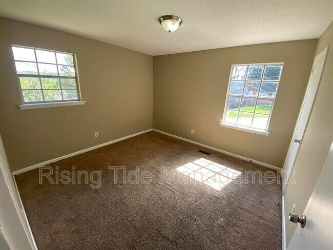 Building Photo - 540 20th Ct NE