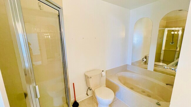 Building Photo - 107 Half Moon Cir