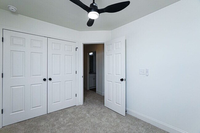 Building Photo - Brand New Duet Style Townhome in Charlotte!