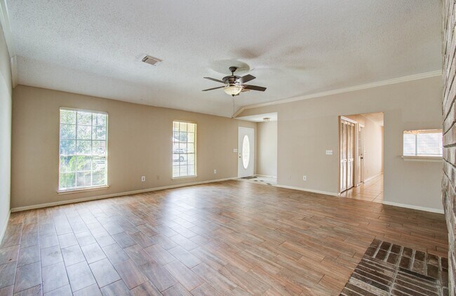 Building Photo - 9430 Halkirk St