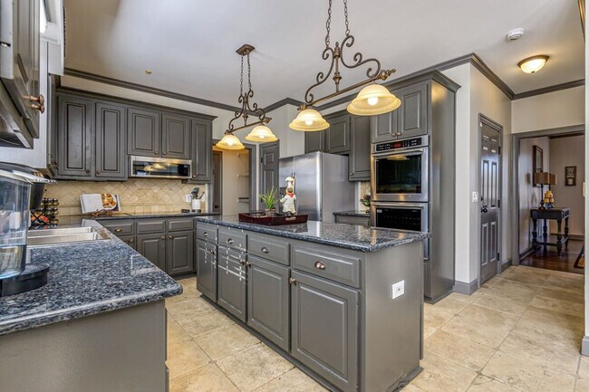 Building Photo - 10 Bridlewood Ct