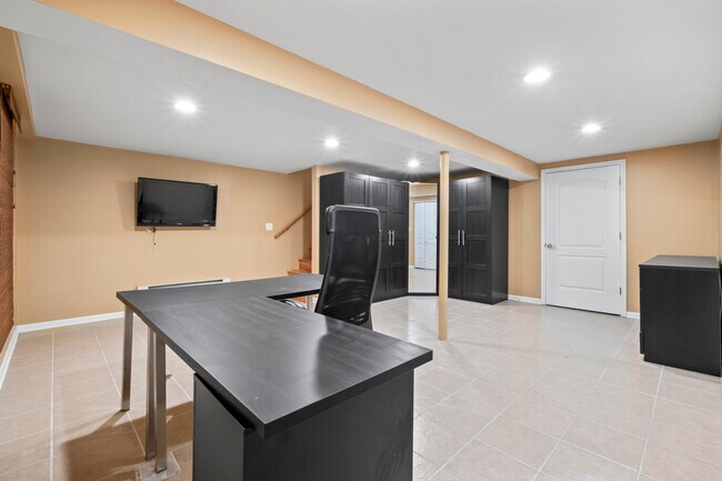 Building Photo - 3952 Oak Ave