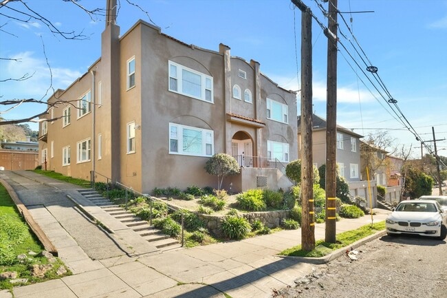 Building Photo - Move in Now! Single Bed (MALE) in Shared Room – Furnished Apt for 4 $1,100/month + $100 Utilities