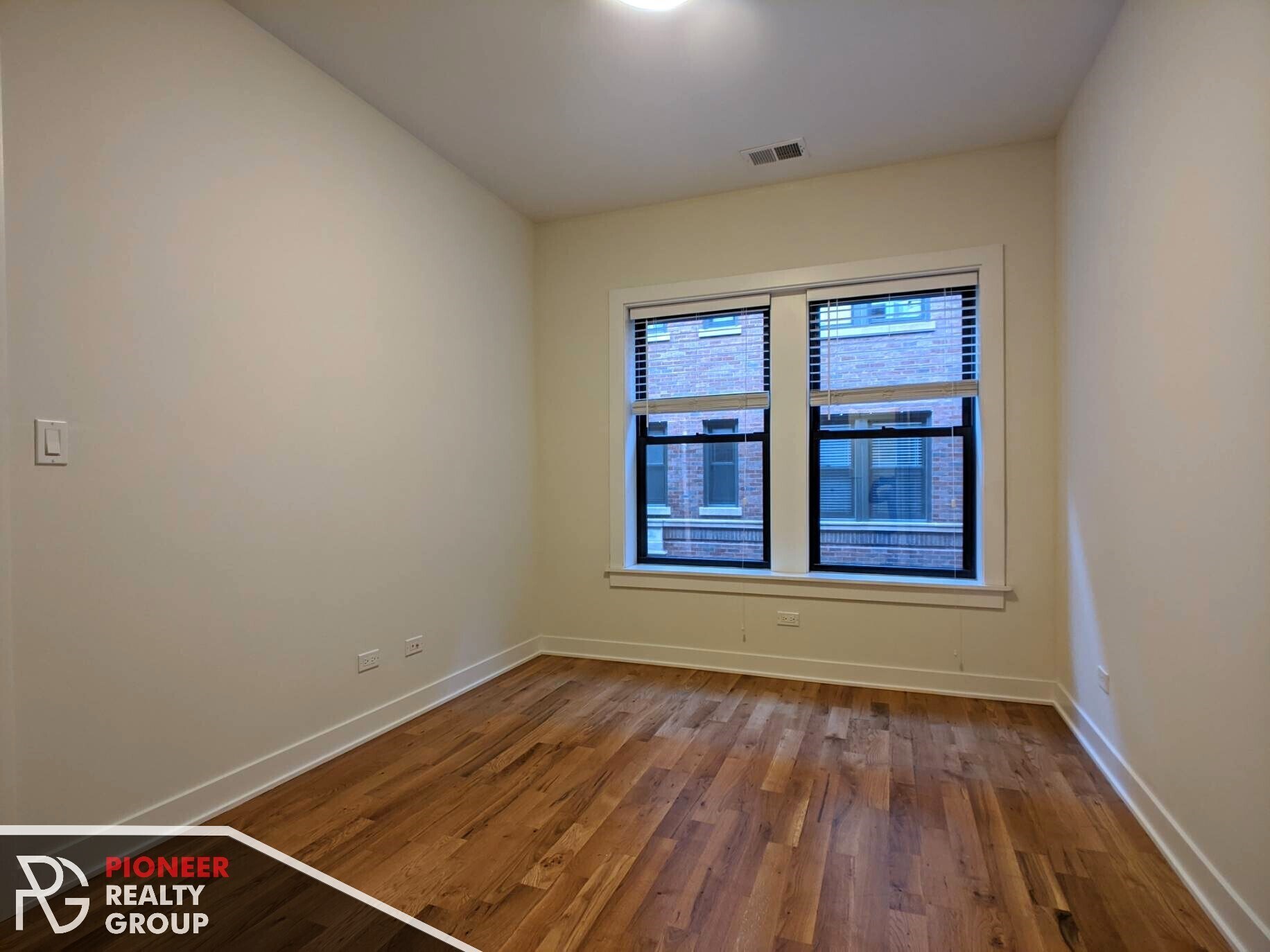 Building Photo - 2203 W Eastwood Ave