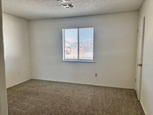 Building Photo - 21204 Madre St