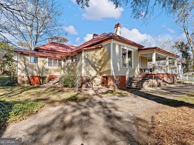 Building Photo - 249 Martin St