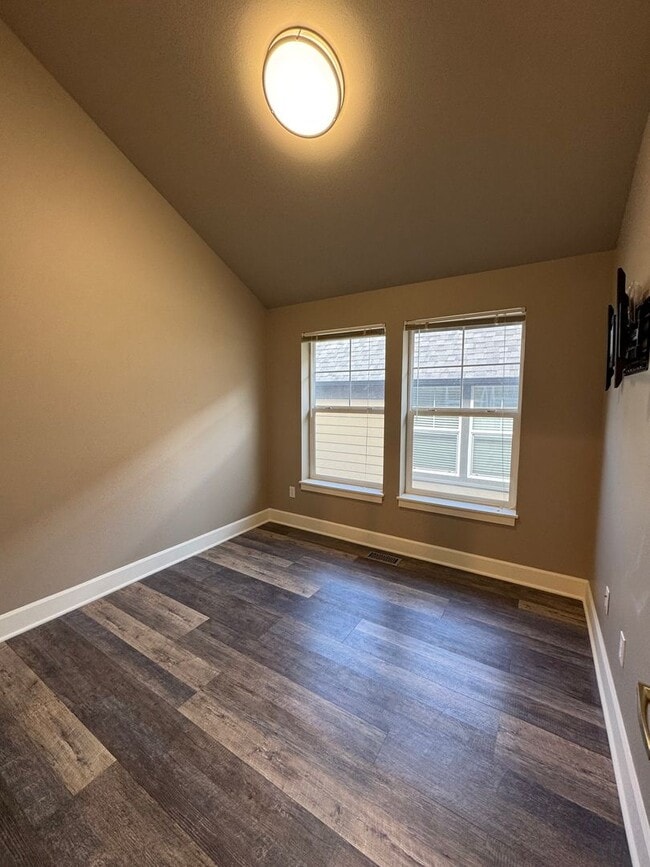 Building Photo - Amazing 2Bed/2.5 Bath Townhome in West Seattle!