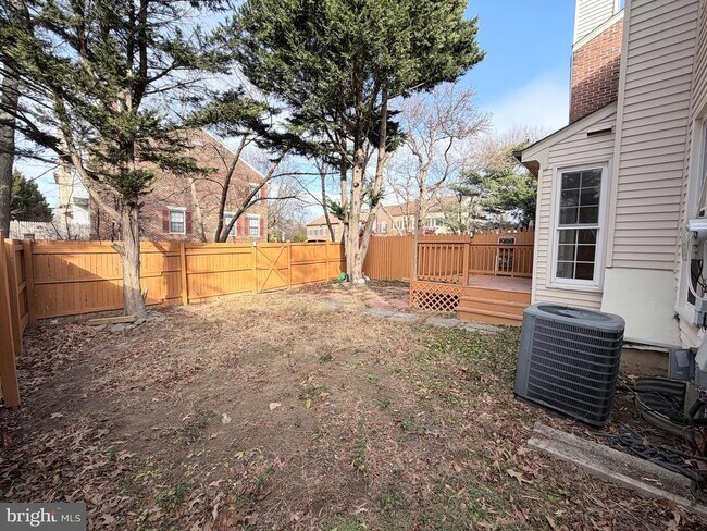 Building Photo - 5900 Parenham Way