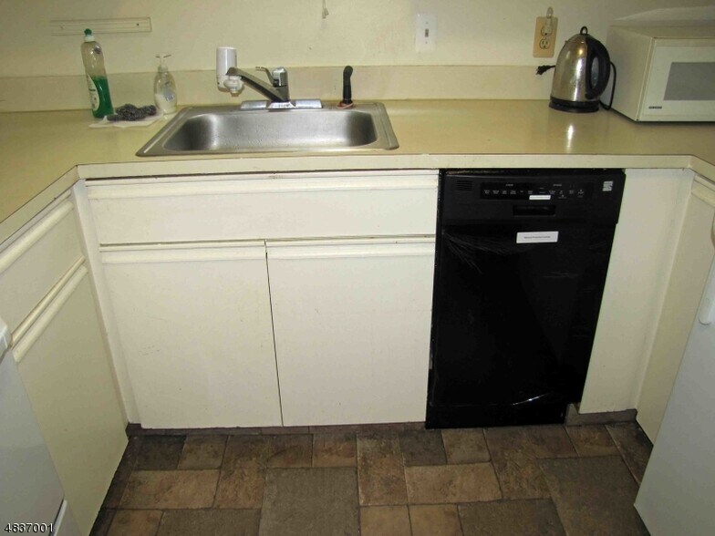 Building Photo - 4 Macculloch Ave