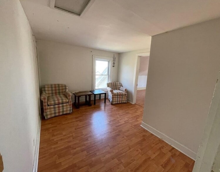 Upstairs Bonus Room - 107 5th Ave