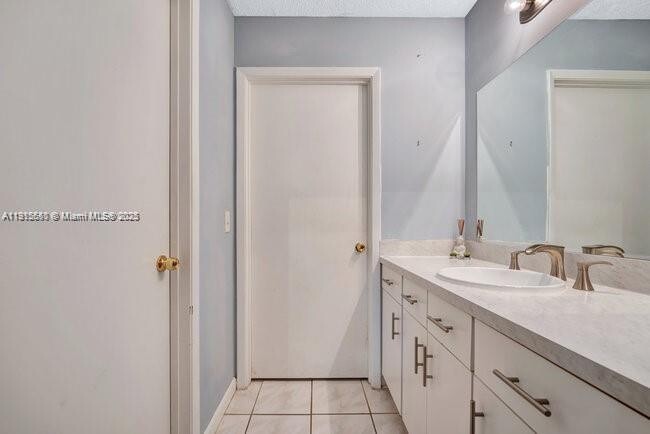 Building Photo - 9912 Hammocks Blvd