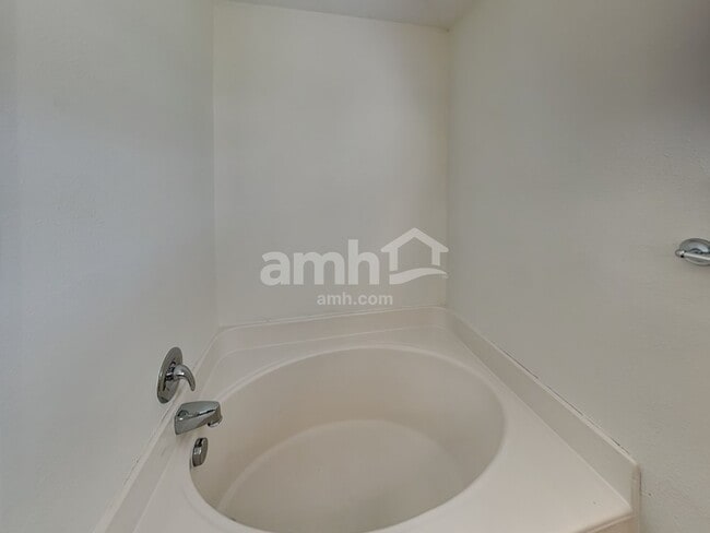 Building Photo - 8058 Misty Meadow Ct N