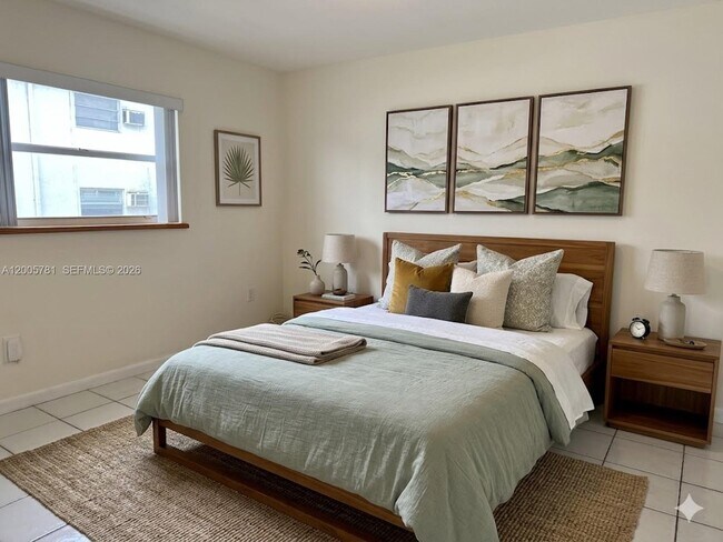 Building Photo - 3052 SW 27th Ave