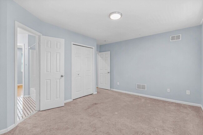 Building Photo - 813 N Lawrence St