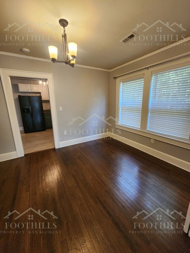 Building Photo - 709 E Calhoun St