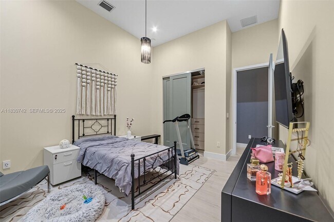 Building Photo - 5000 SW 159th Ave