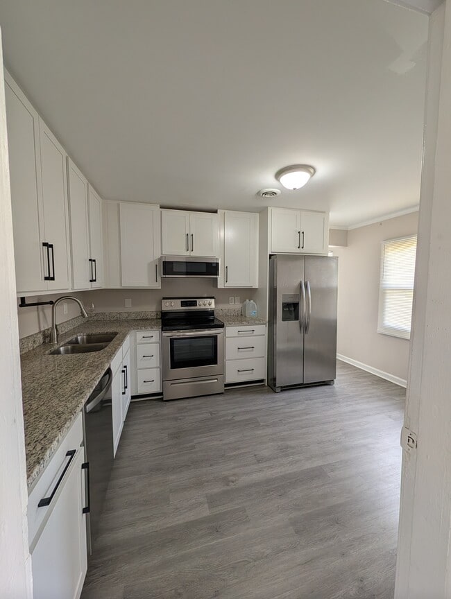 Building Photo - 120 Jenness Ln