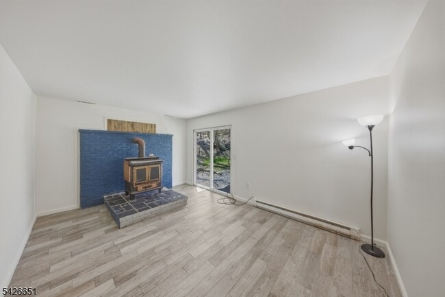 Building Photo - 15 Karen Rd