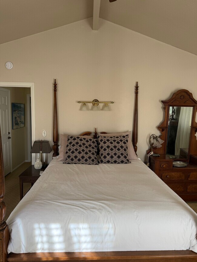 Building Photo - 444 Fern Glen