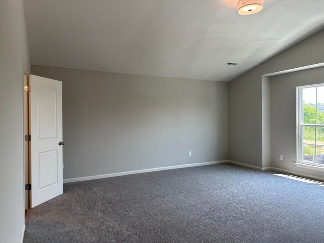 Building Photo - 129 Kirkstall Wy