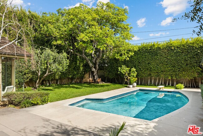 Building Photo - 211 18th St