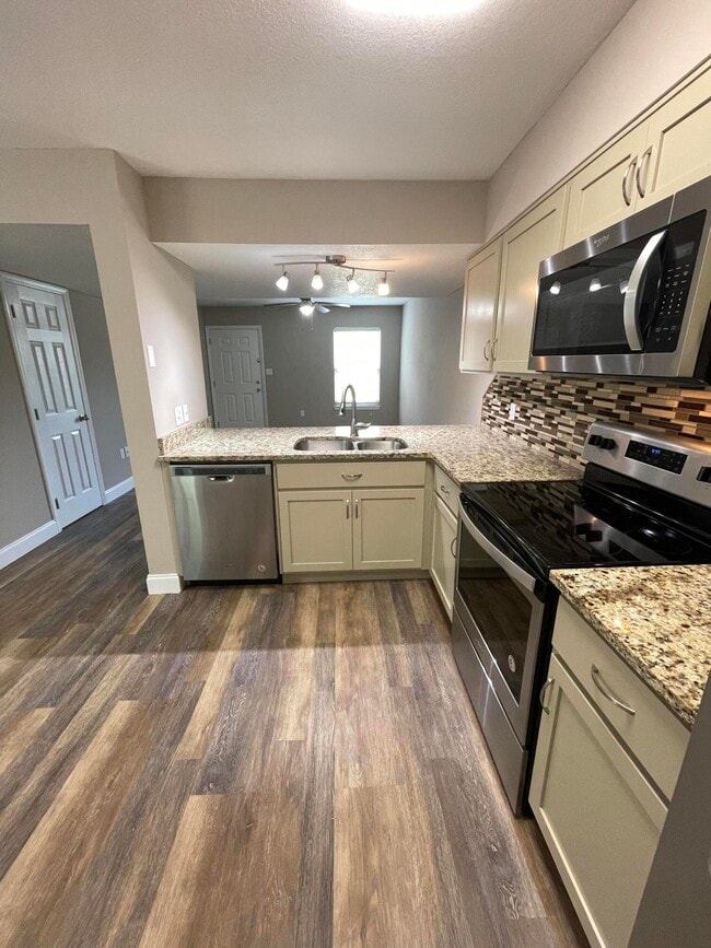 Building Photo - 702 Terrance Ct