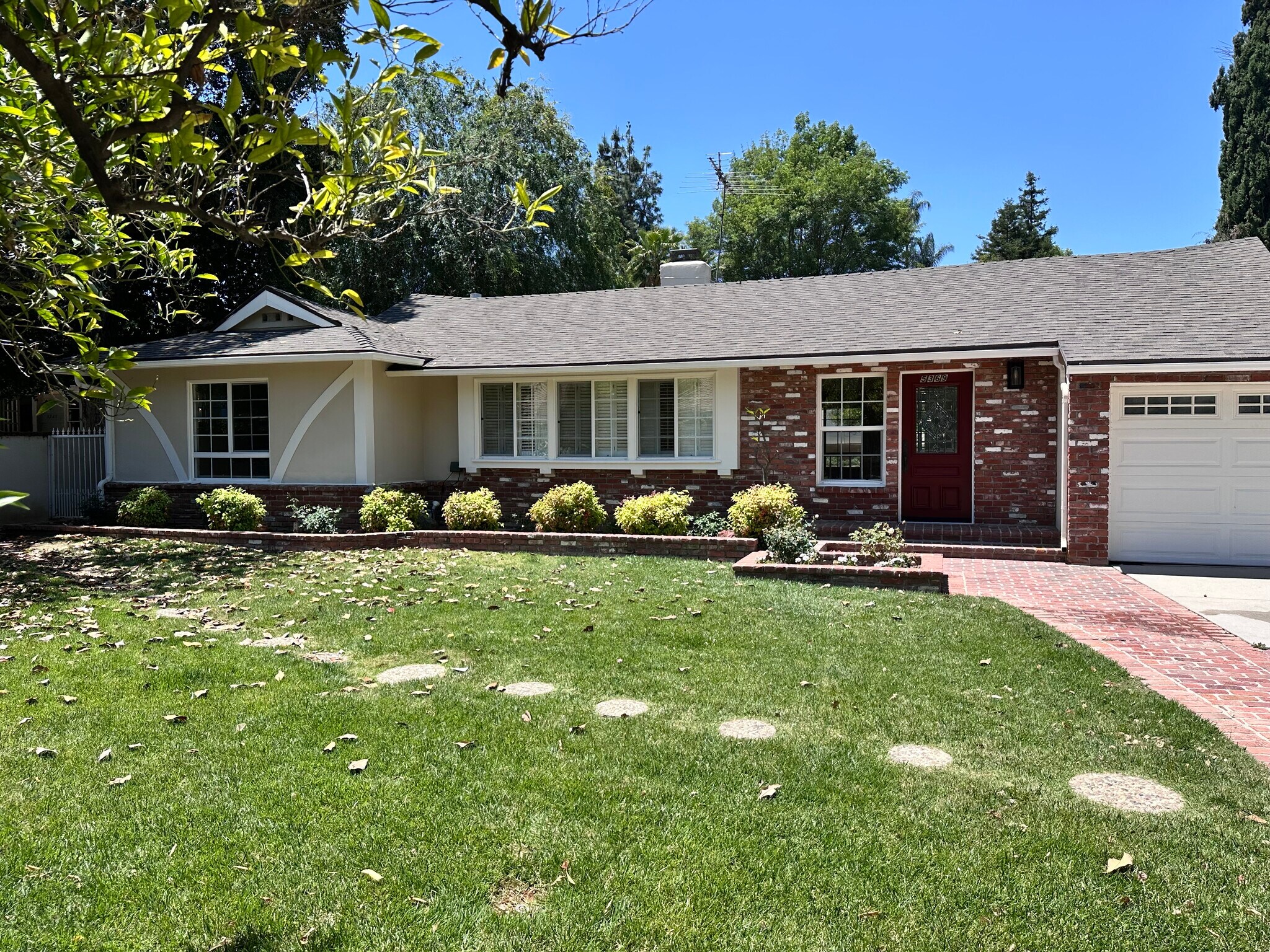 Building Photo - 5369 Topeka Dr