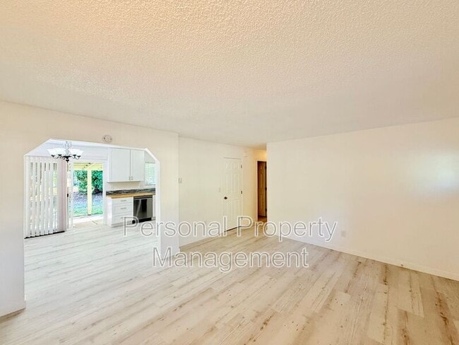 Building Photo - 7415 NE 61st Ave