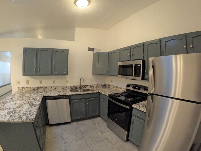 Building Photo - 2717 Fairway Dr
