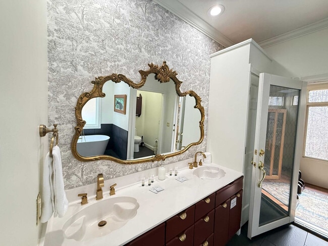 Building Photo - 33 Pinners Ln