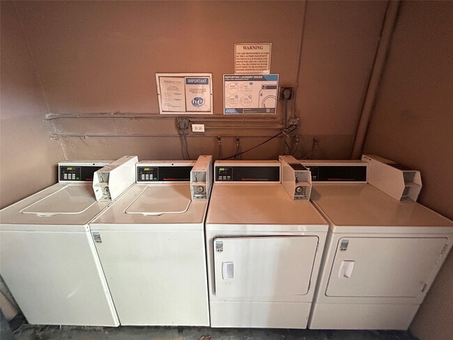 Building Photo - 2545 Taft St