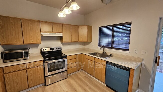 Building Photo - 3033 W 107th Pl