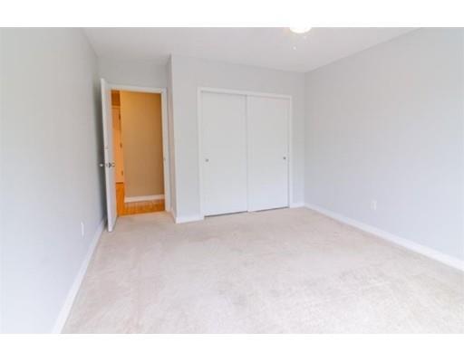 Building Photo - 13 Strawberry Bank Rd