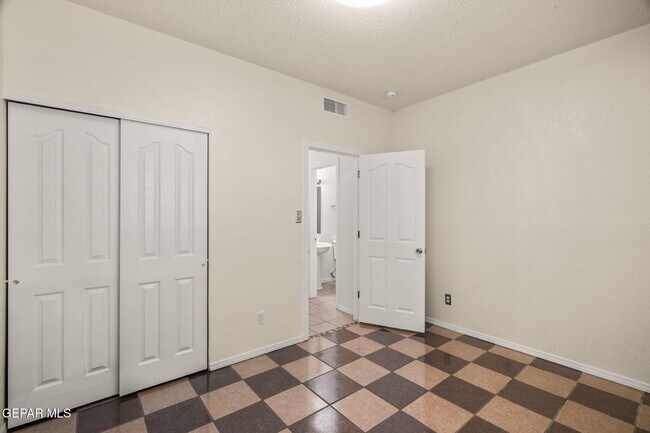 Building Photo - 695 Paseo del Mar Dr