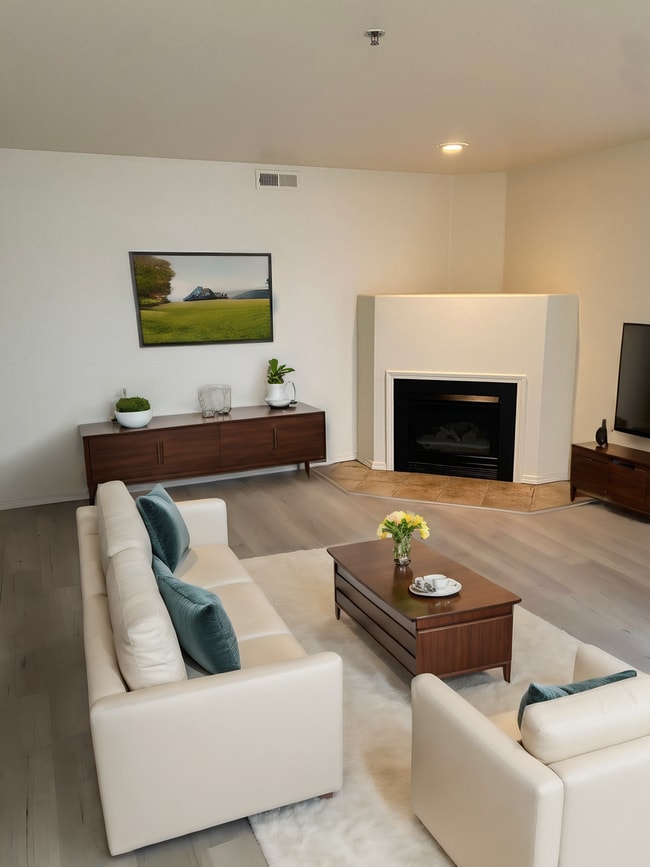 Building Photo - Beautiful Lakefront Condo! WSG & PUD Included!