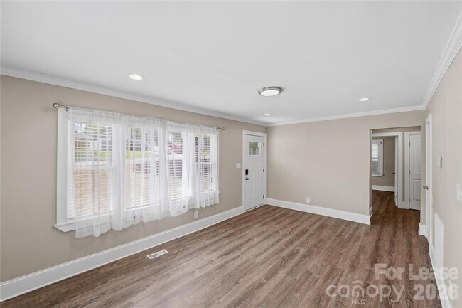 Building Photo - 4239 Dinglewood Ave