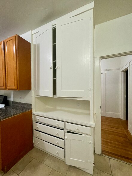 Building Photo - 564 53rd St