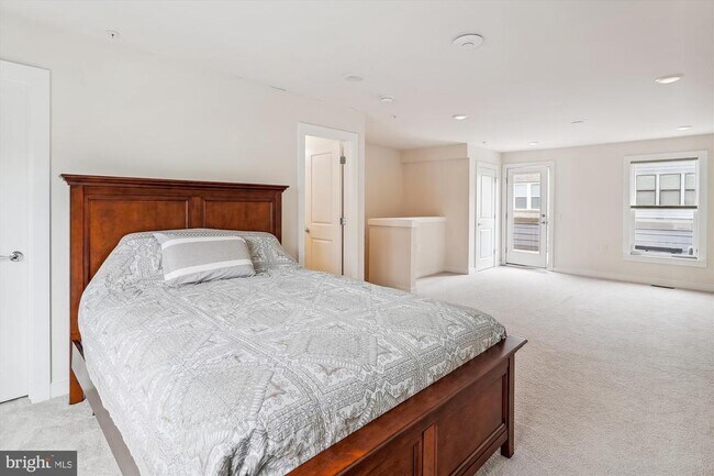 Building Photo - 13358 Sherwood Park Ln