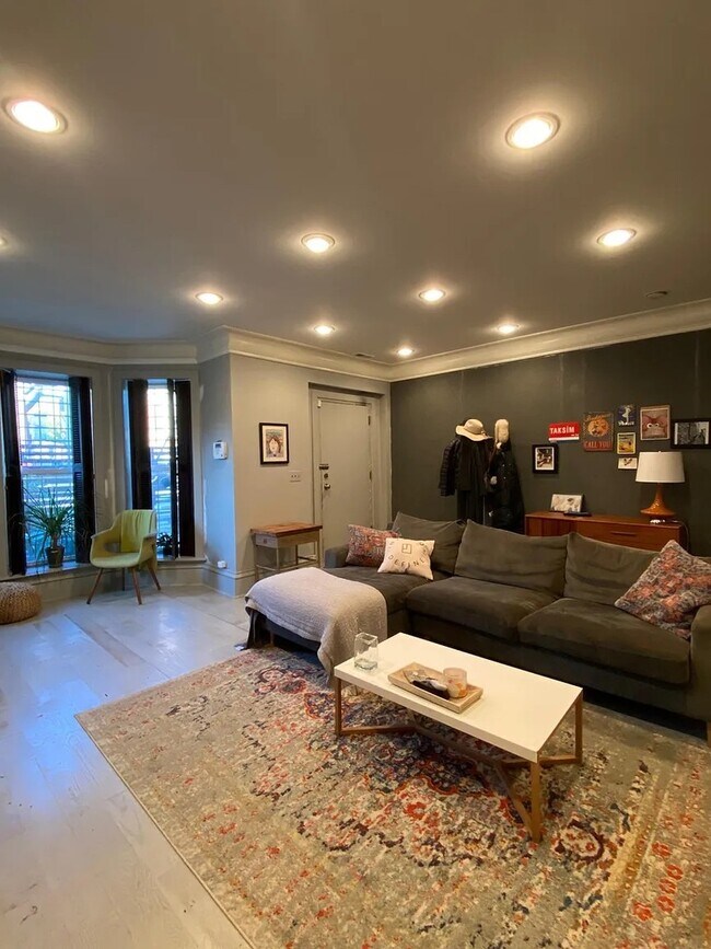 Building Photo - 2157 W Adams St