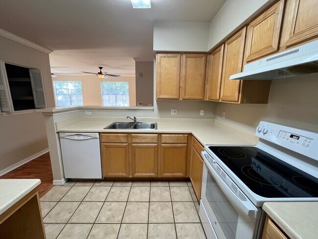 Building Photo - 1155 Villagio Cir