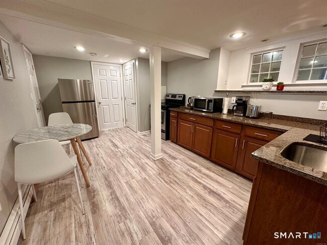 Building Photo - 44 Warren St